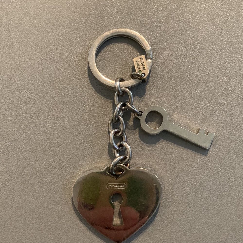 COACH Heart & Key Keychain - Picture 3 of 3